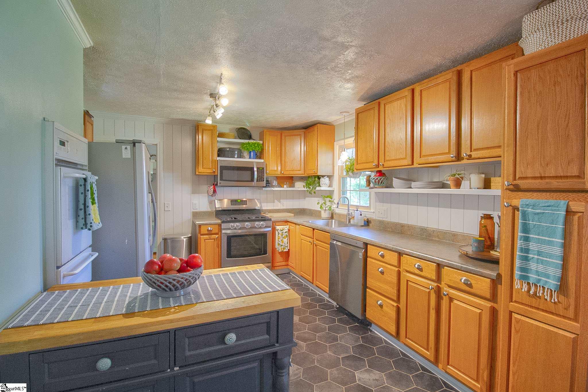 107 Sunset Court Fountain Inn, SC 29644 - Photo 9 of 36 Gallery Image 9
