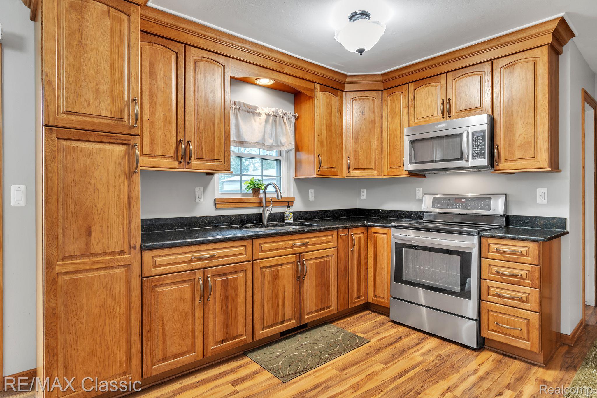 4390 Highfield Road Waterford, MI 48329 - Photo 12 of 38 Gallery Image 12