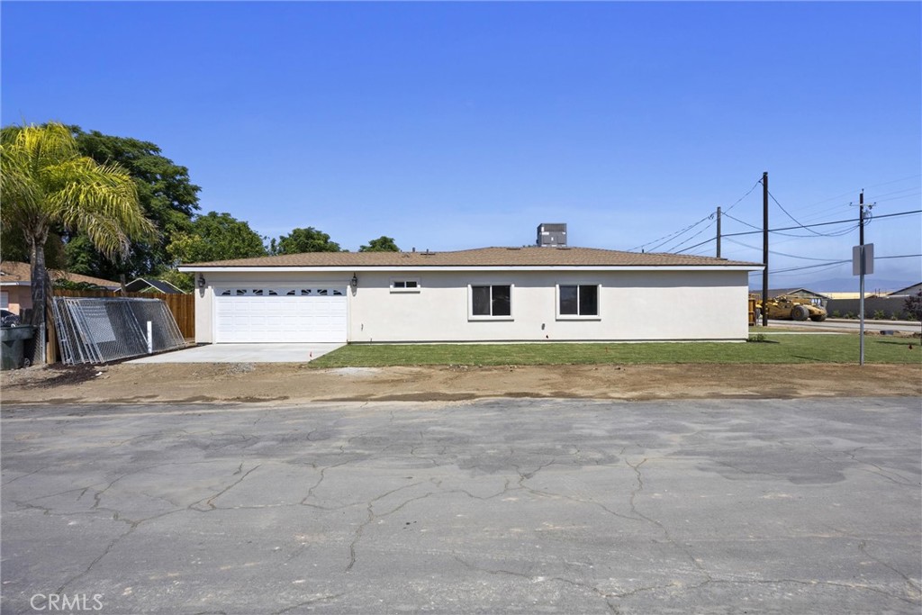 4906 Redbank Road Bakersfield, CA 93307 - Photo 5 of 36