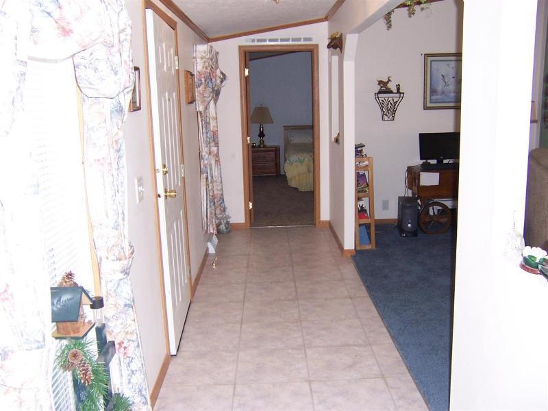11270 South Grayling Road Roscommon, MI 48653 - Photo 2 of 16 Gallery Image 2