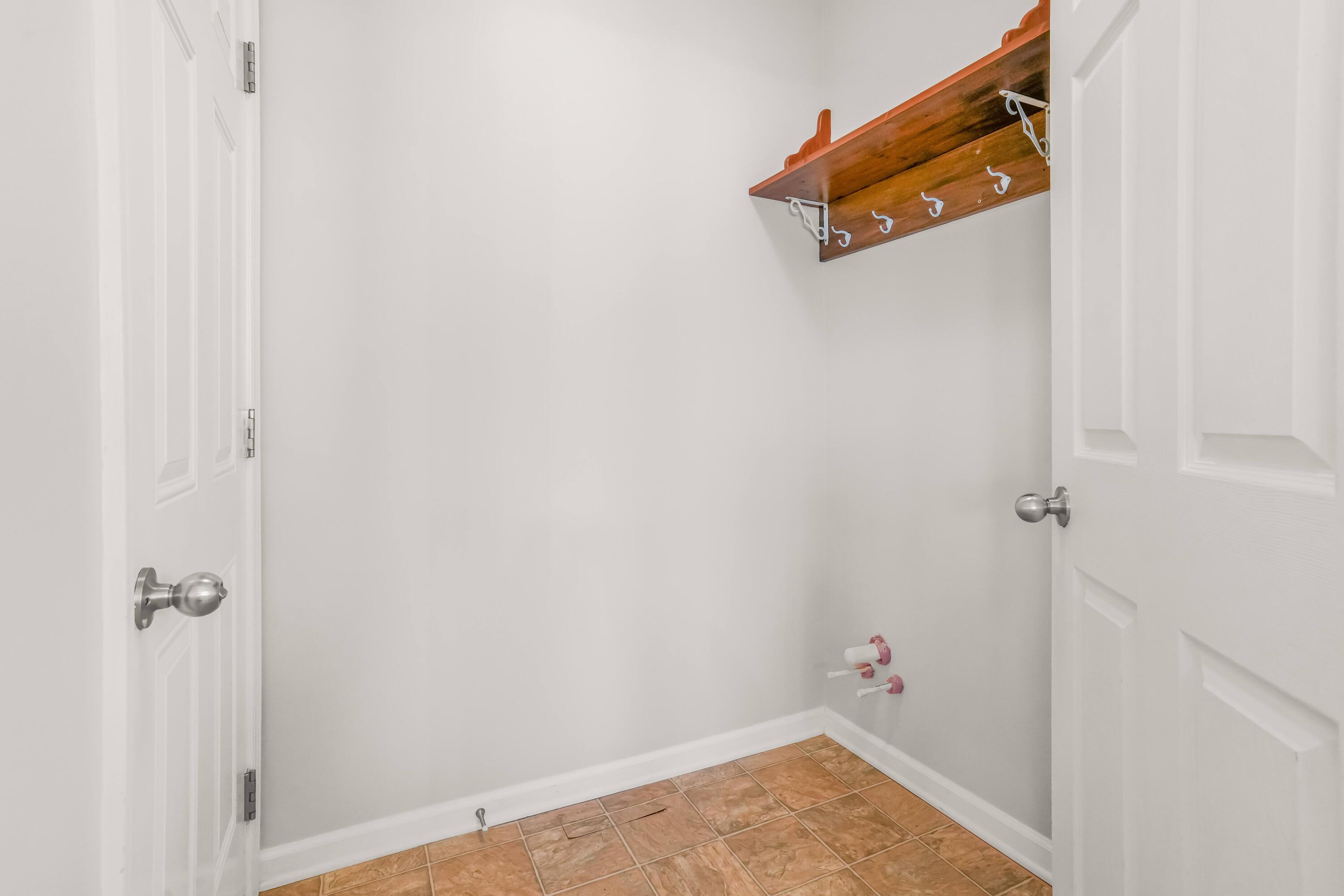4357 Rivard Lane Lexington, KY 40509 - Photo 12 of 86 Mud room from garage