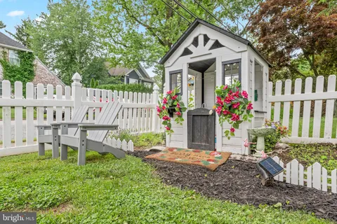 $890,000 | 4 Lowrys Lane, Bryn Mawr, PA 19010