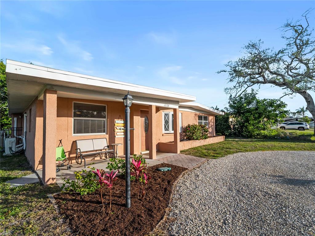 1328 Jamaica Road Venice, FL 34293 - Photo 39 of 56