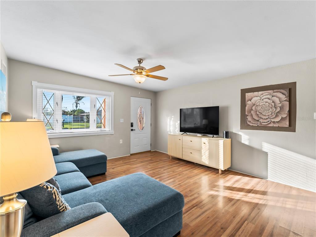 1328 Jamaica Road Venice, FL 34293 - Photo 8 of 56