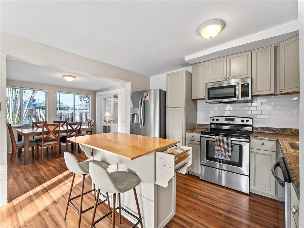 1328 Jamaica Road Venice, FL 34293 - Photo 9 of 56