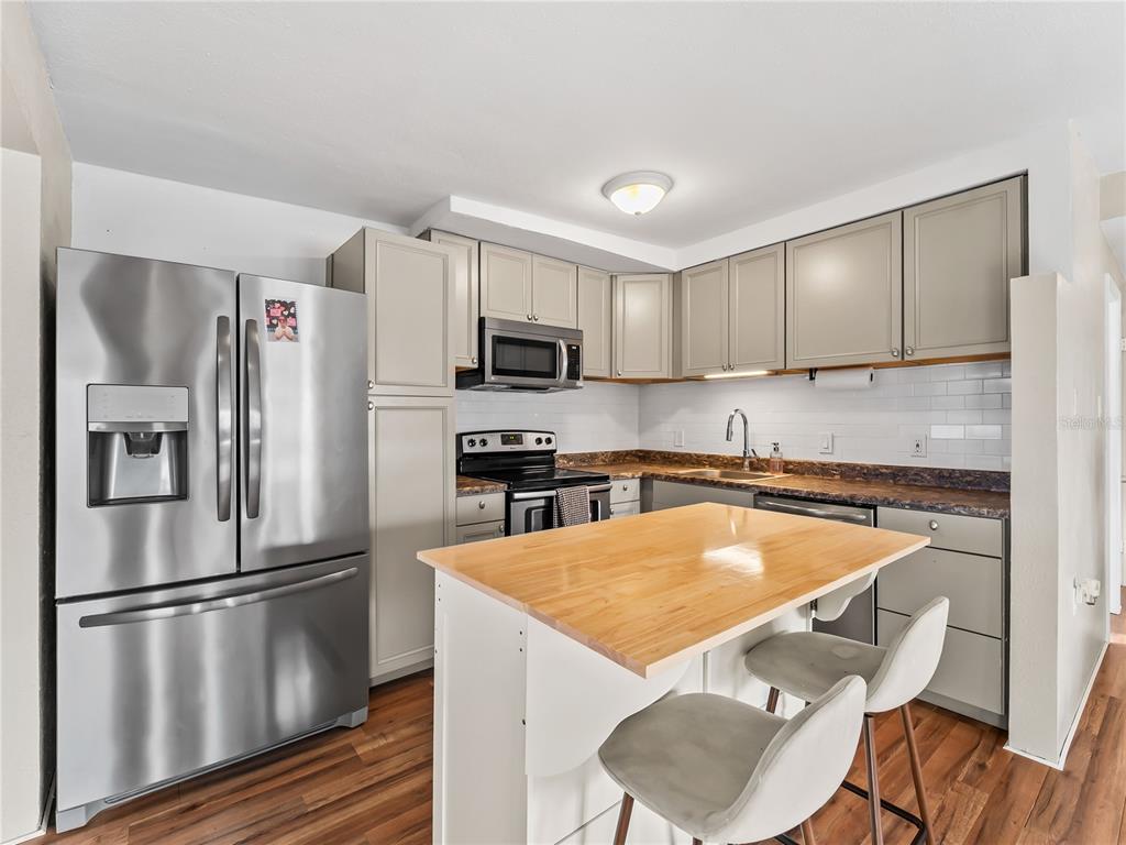 1328 Jamaica Road Venice, FL 34293 - Photo 10 of 56