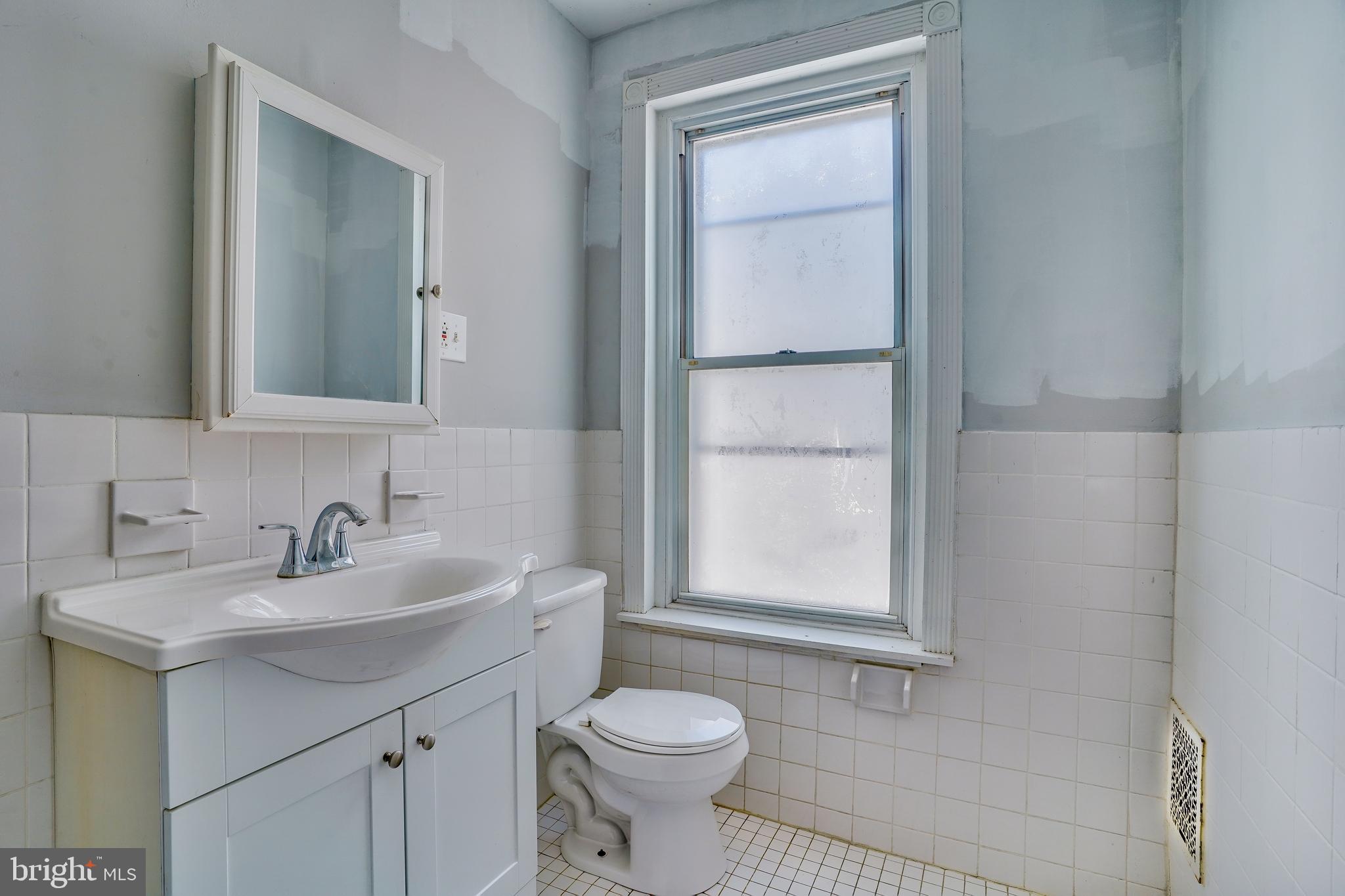 225 Rochelle Avenue Philadelphia, PA 19128 - Photo 13 of 26 Gallery Image 13