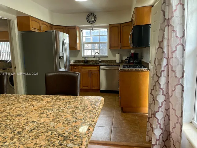 $2,900 | 2835 Plunkett Street, Hollywood, FL 33020