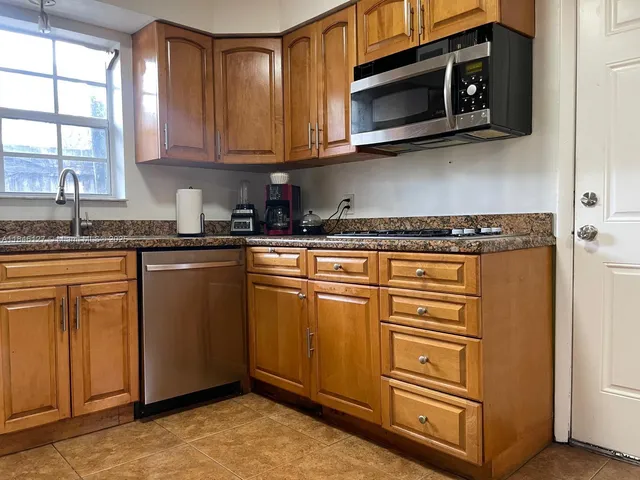 $2,900 | 2835 Plunkett Street, Hollywood, FL 33020