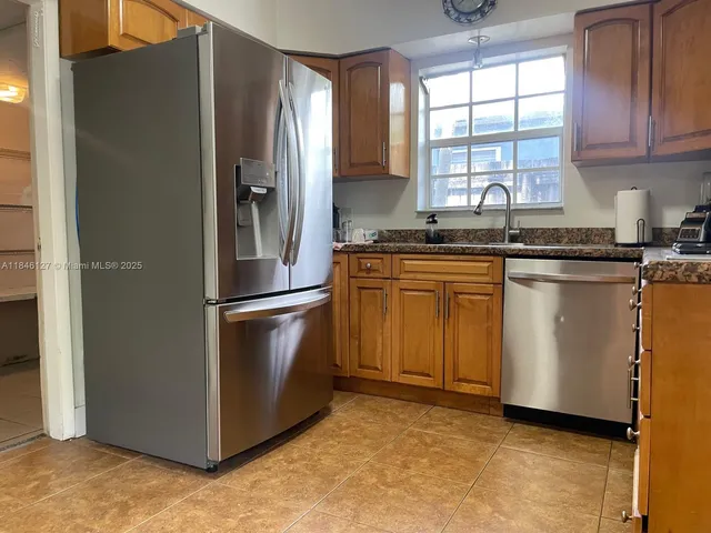 $2,900 | 2835 Plunkett Street, Hollywood, FL 33020