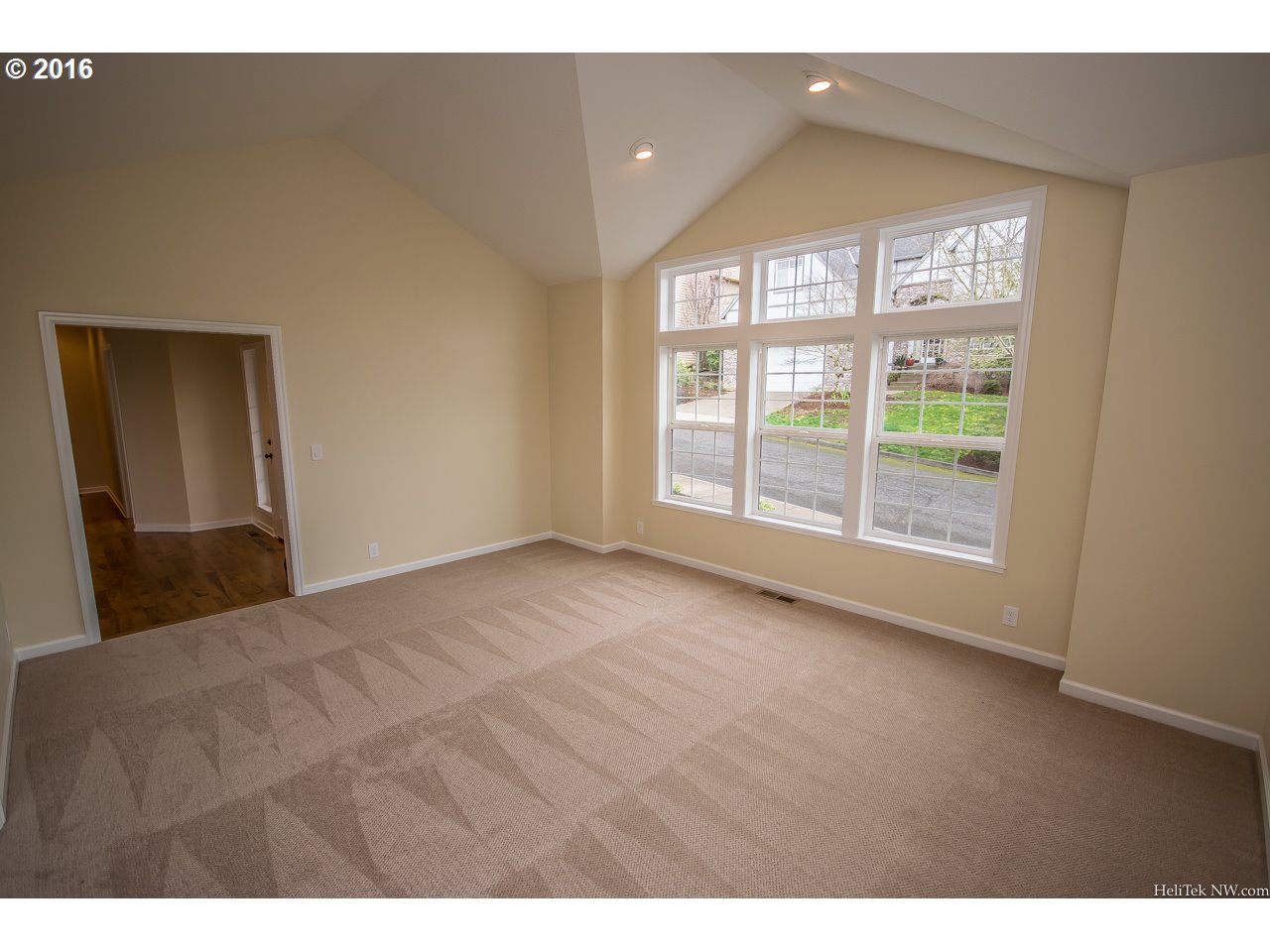 12609 Southwest 56th Court Portland, OR 97219 - Photo 6 of 32 Gallery Image 6