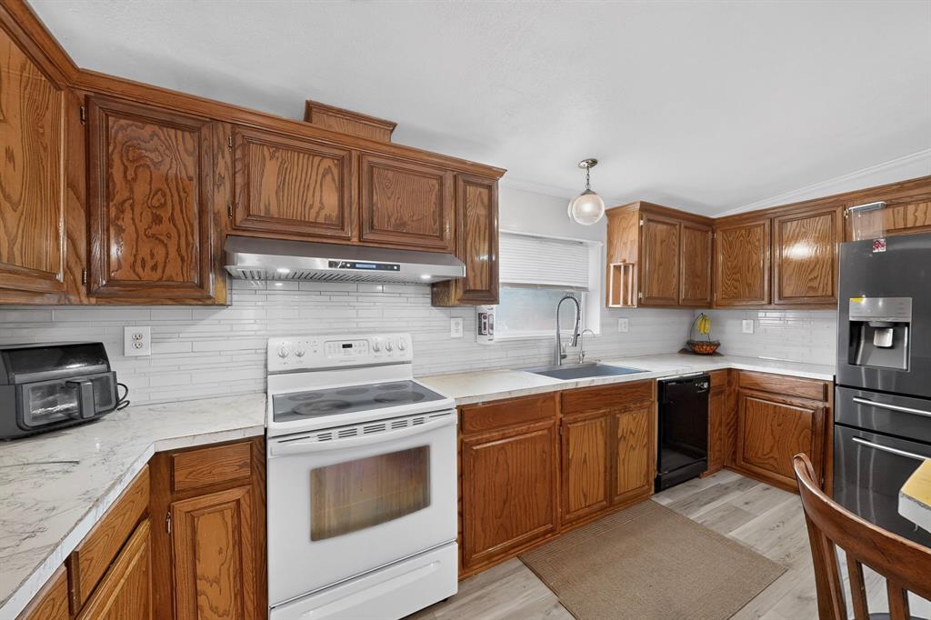 2181 Doe Branch Road Little Elm, TX 75068 - Photo 8 of 40 Gallery Image 8