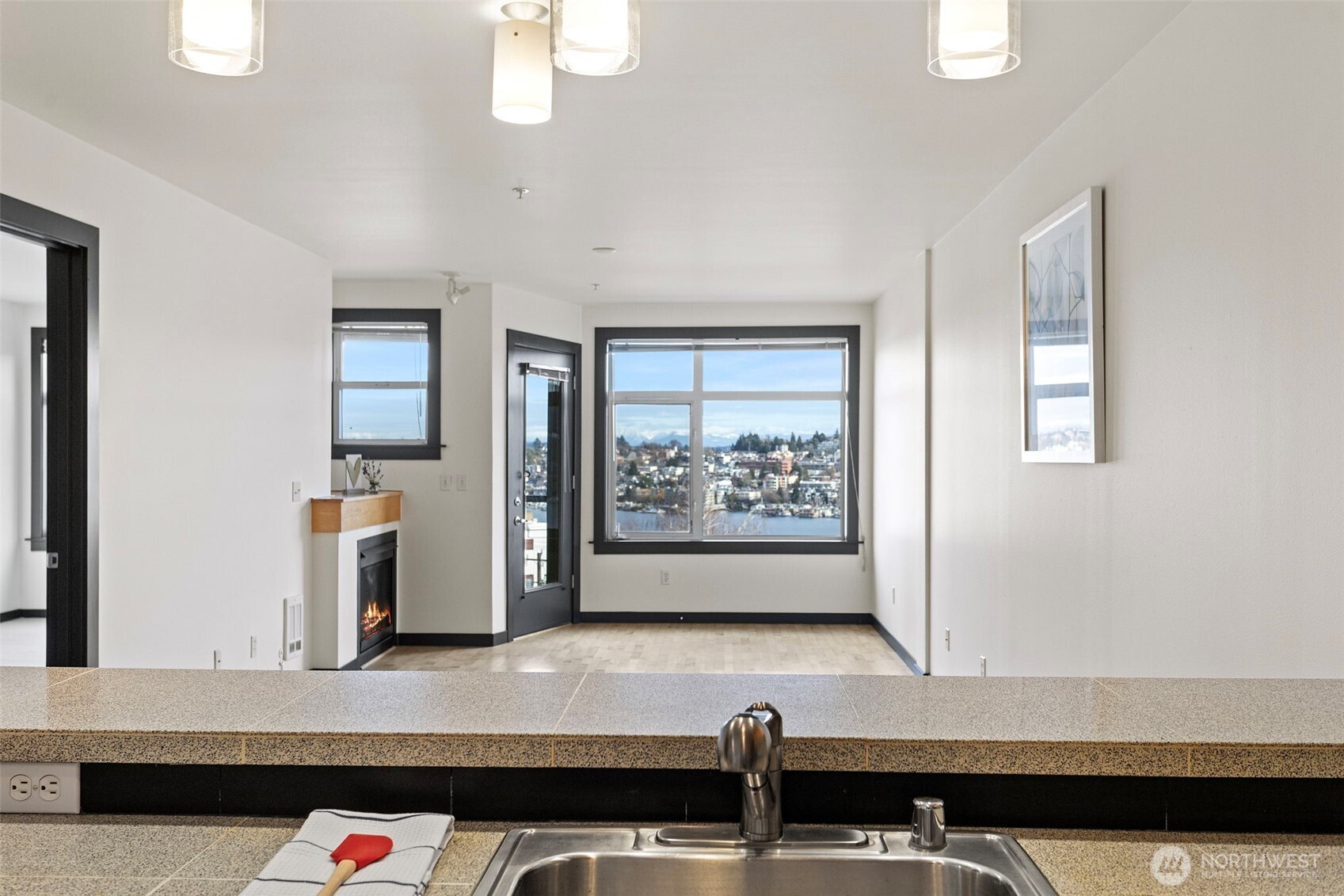 655 Crockett Street, Unit B207 Seattle, WA 98109 - Photo 11 of 27