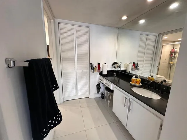 $5,000 | 1880 South Ocean Drive, Unit TS705, Hallandale Beach, FL 33009