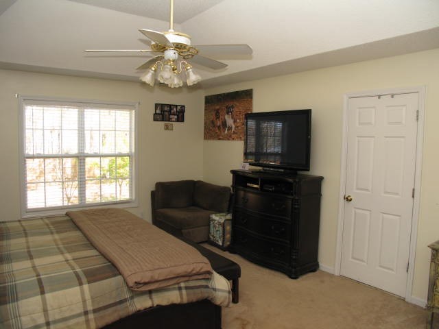 621 Homer Roberts Road Gray, GA 31032 - Photo 13 of 20 a living room with furniture and a flat screen tv