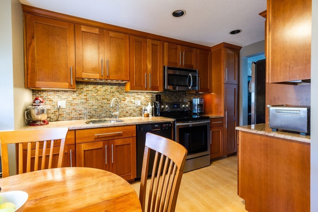 2 Abington Road, Unit 2 Danvers, MA 01923 - Photo 6 of 20 Gallery Image 6