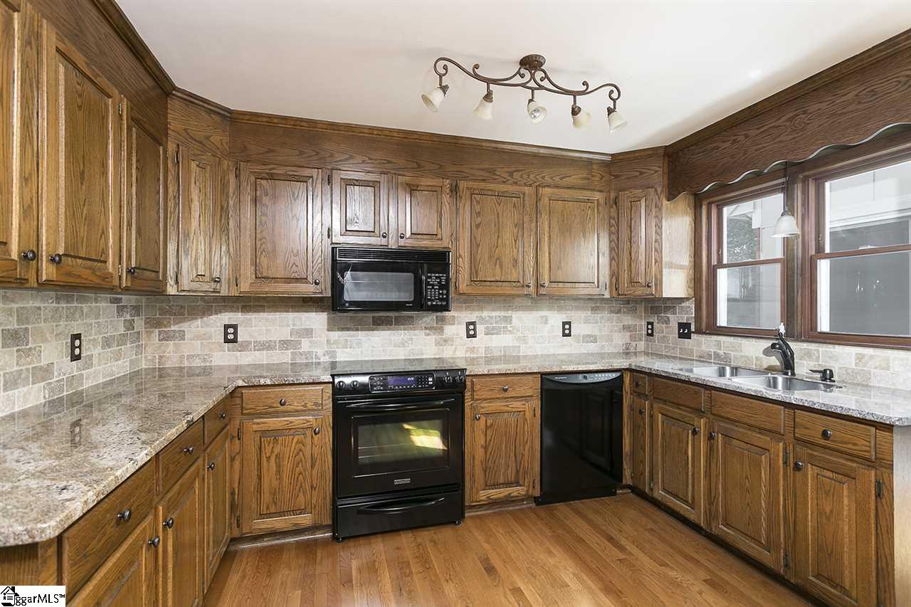 131 River Oaks Road Greer, SC 29650 - Photo 8 of 28 Gallery Image 8