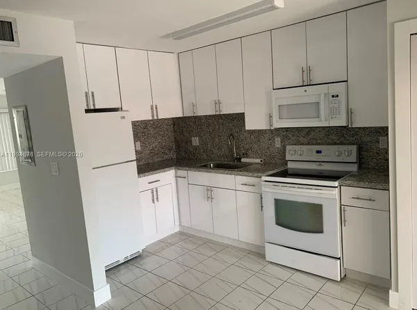 $2,500 | 5420 West 26th Avenue, Unit B9, Hialeah, FL 33016