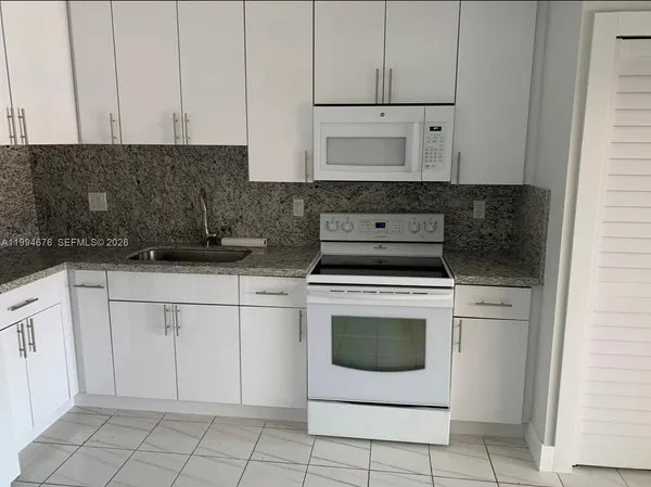 $2,500 | 5420 West 26th Avenue, Unit B9, Hialeah, FL 33016
