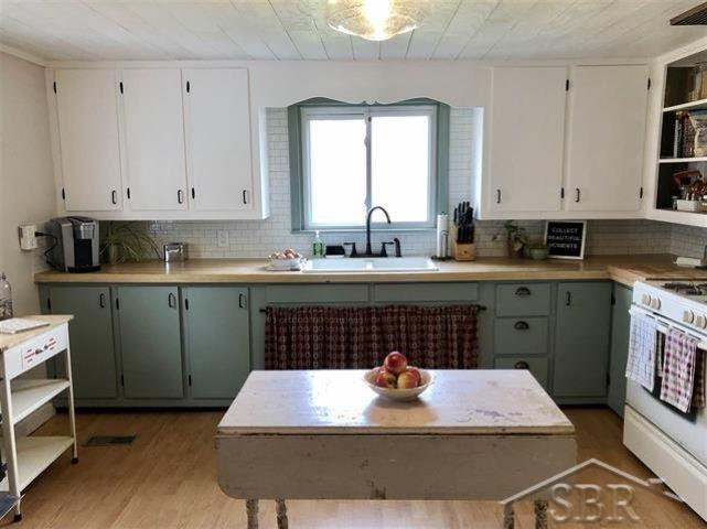8345 East Herrick Road Clare, MI 48617 - Photo 6 of 21 50009920-5.JPG