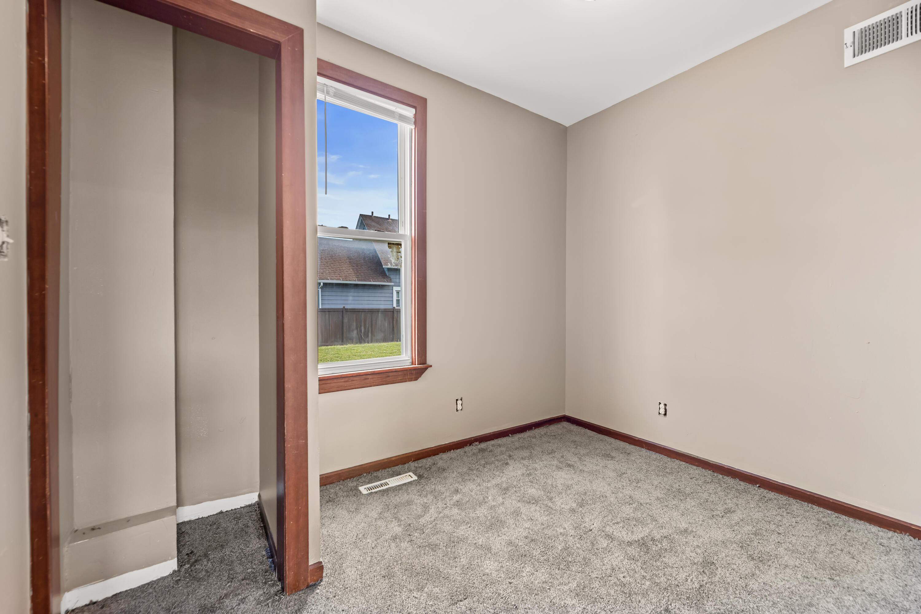 446 North 28th Street, Unit 448 Milwaukee, WI 53208 - Photo 22 of 25 IMG_2188