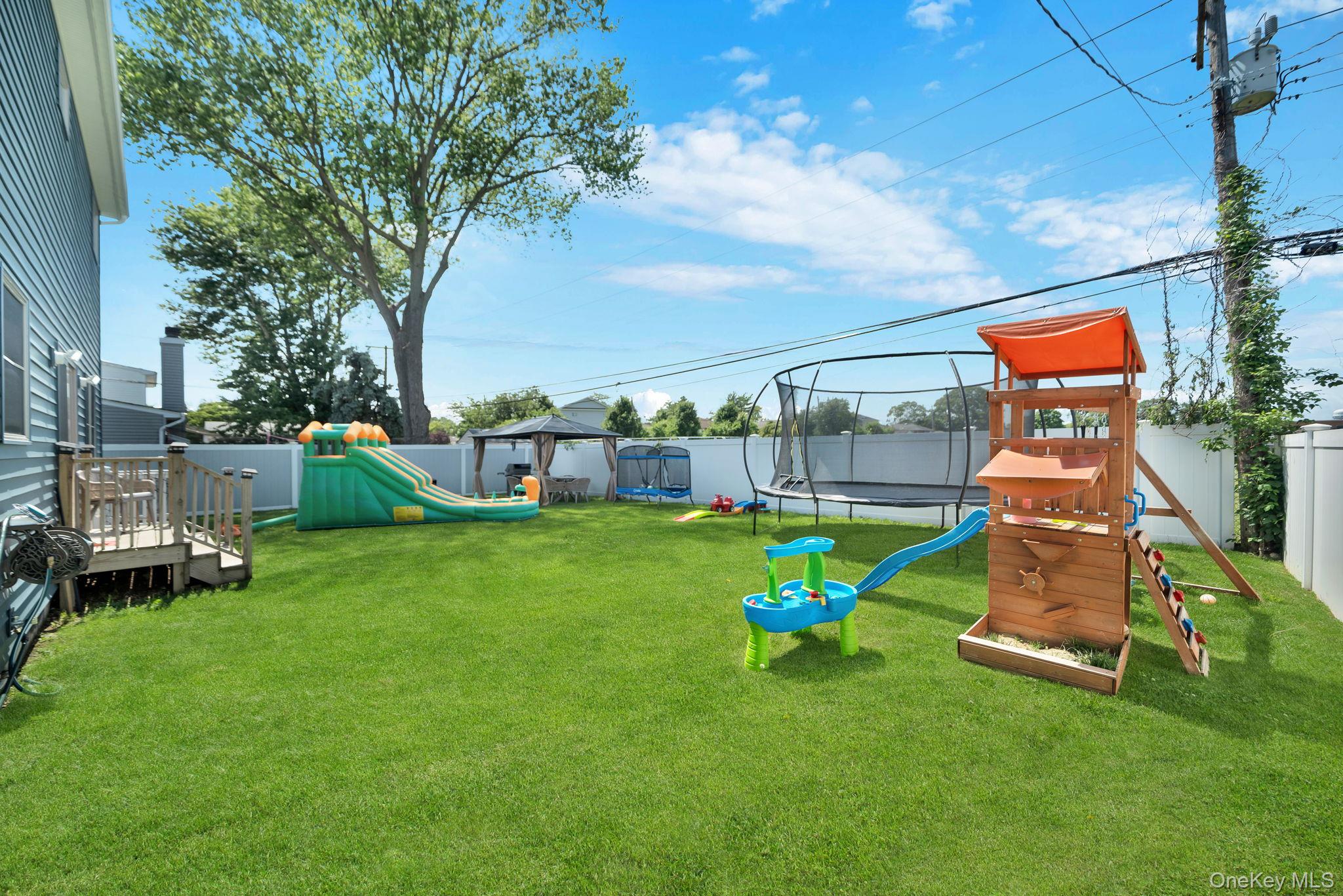 2245 Plum Tree Road East Westbury, NY 11590 - Photo 42 of 43