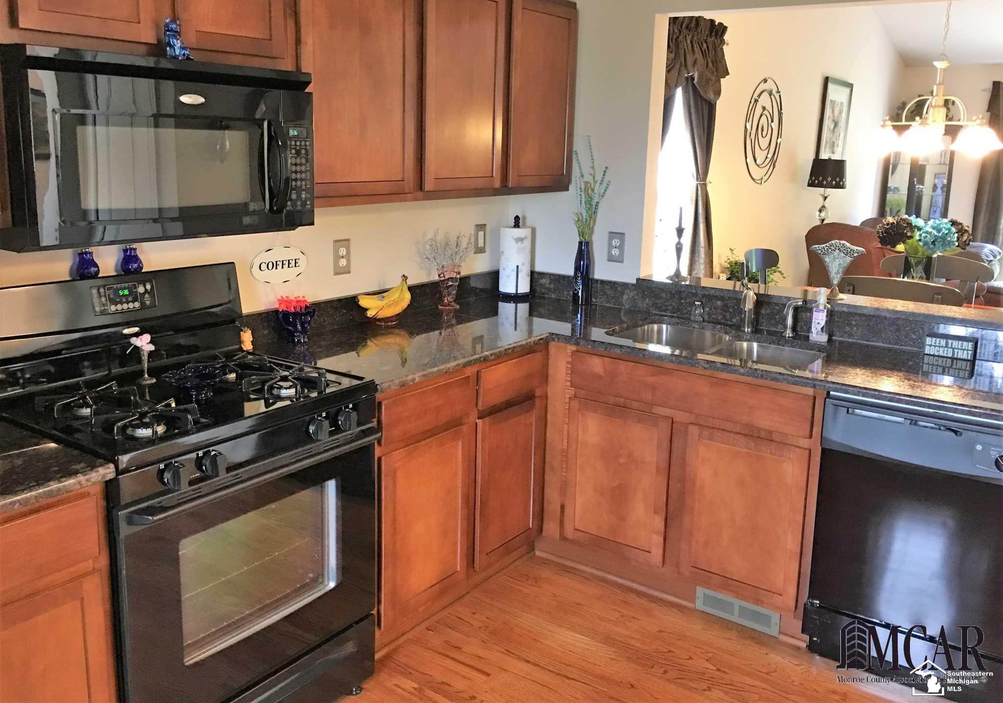 3693 Gruber Road Monroe, MI 48162 - Photo 10 of 35 21298657-9.JPG