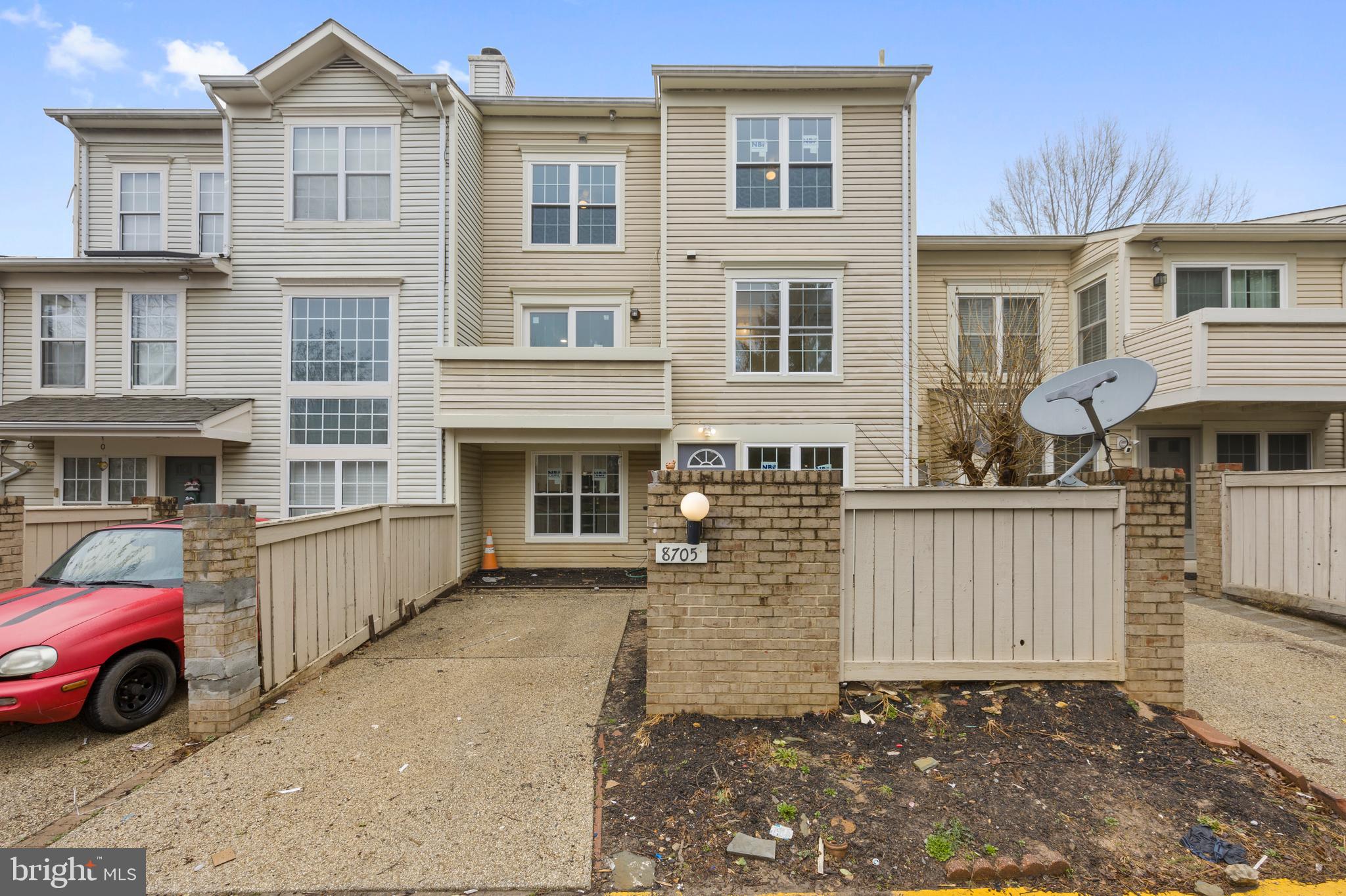 8705 Ferrysburg Way Gaithersburg, MD 20886 - Photo 2 of 38 Private driveway