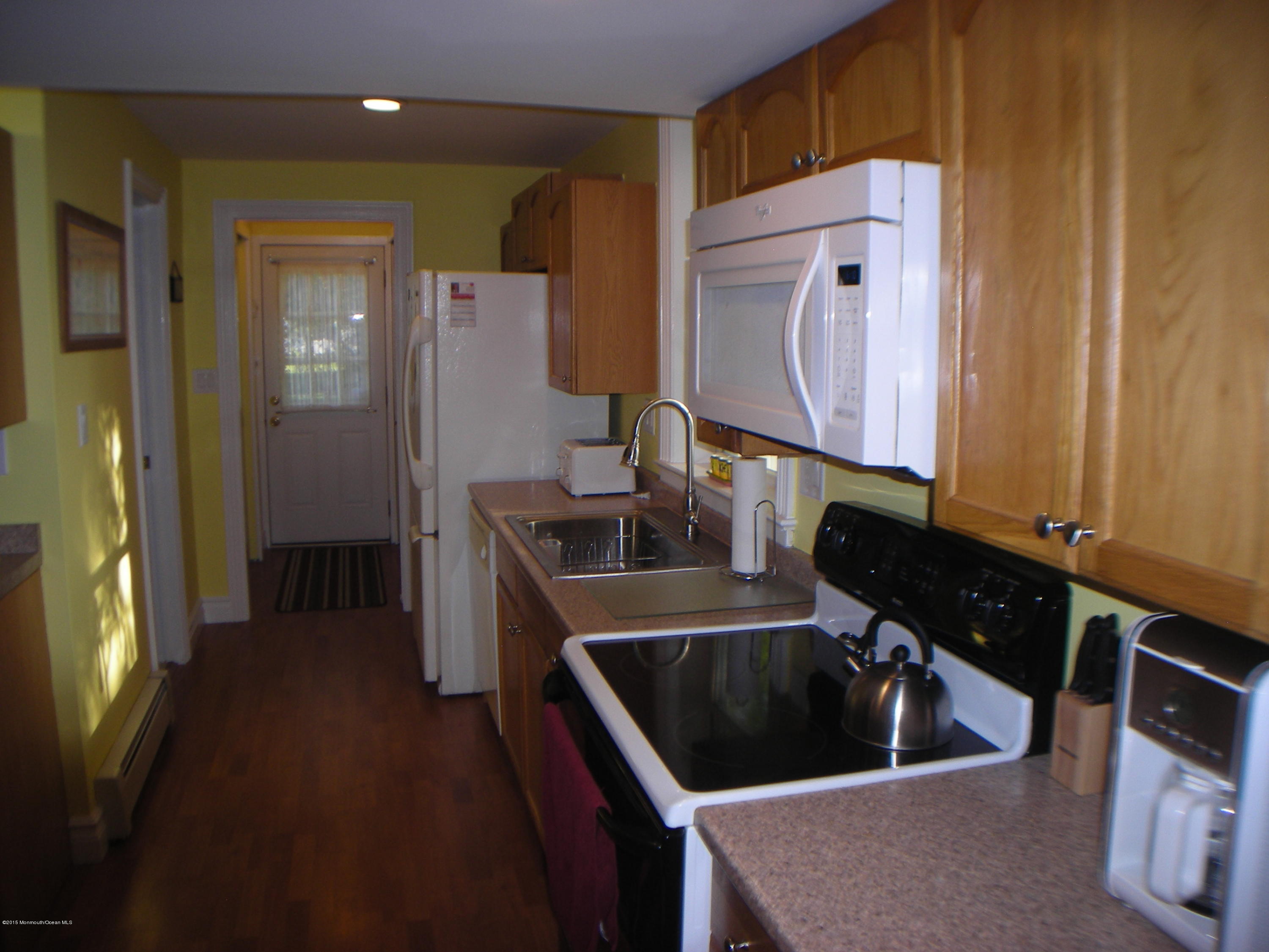 370 Colts Neck Road Farmingdale, NJ 07727 - Photo 9 of 27 Kitchen 4