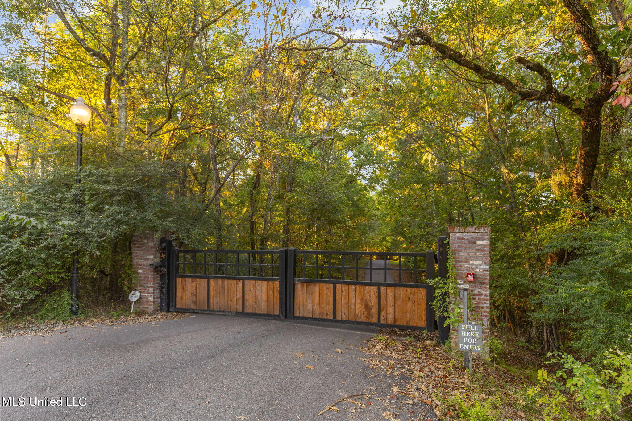 19 Devonshire Way Flora, MS 39071 - Photo 2 of 87 80-web-or-mls-19 Devonshire-80