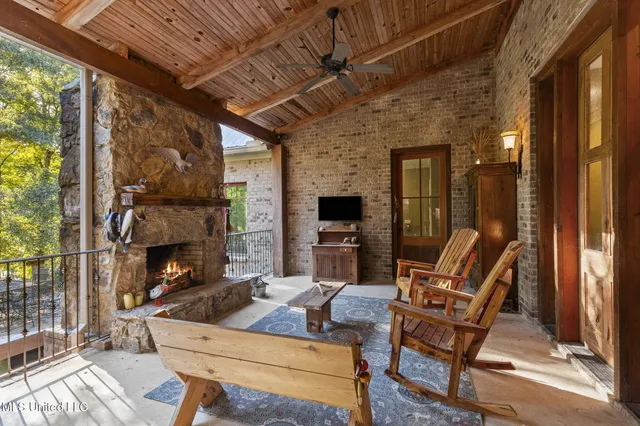 $725,000 | 19 Devonshire Way, Flora, MS 39071