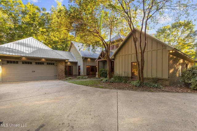 $725,000 | 19 Devonshire Way, Flora, MS 39071