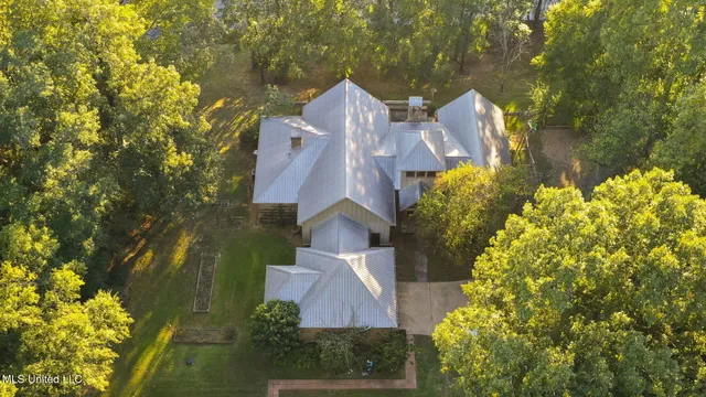 $725,000 | 19 Devonshire Way, Flora, MS 39071