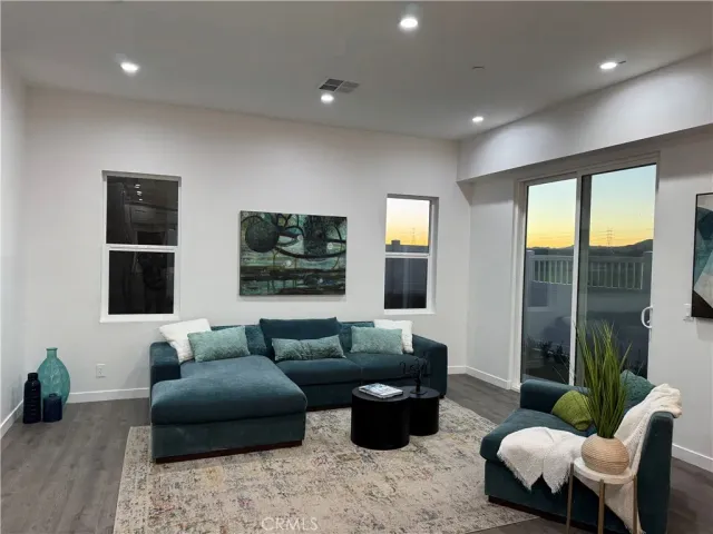 $1,099,777 | 12511 North Haleh Lane, Unit 12509, Sylmar, CA 91342