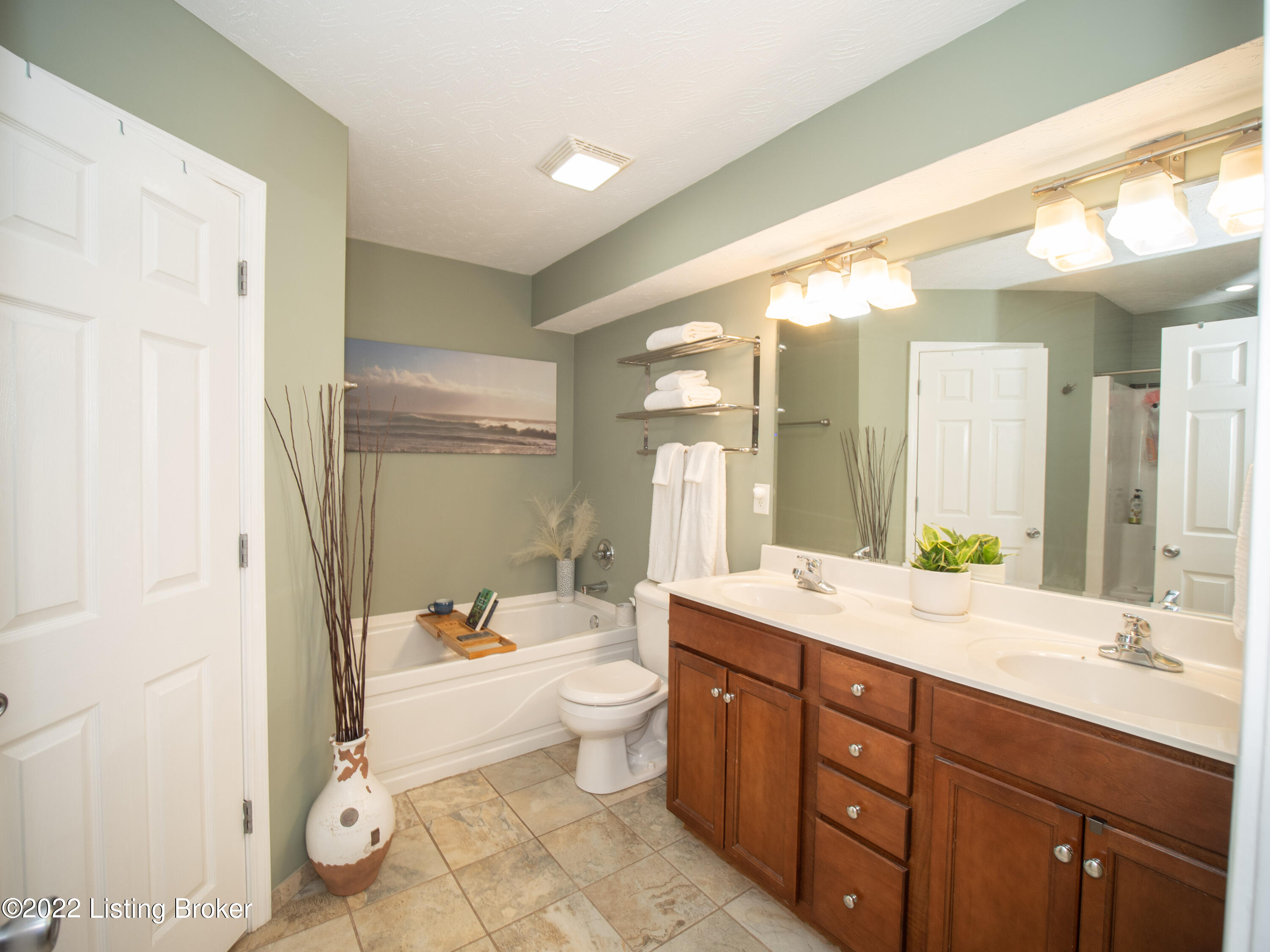 6913 Fernview Road Louisville, KY 40291 - Photo 20 of 33 6913 Fernview Road-17