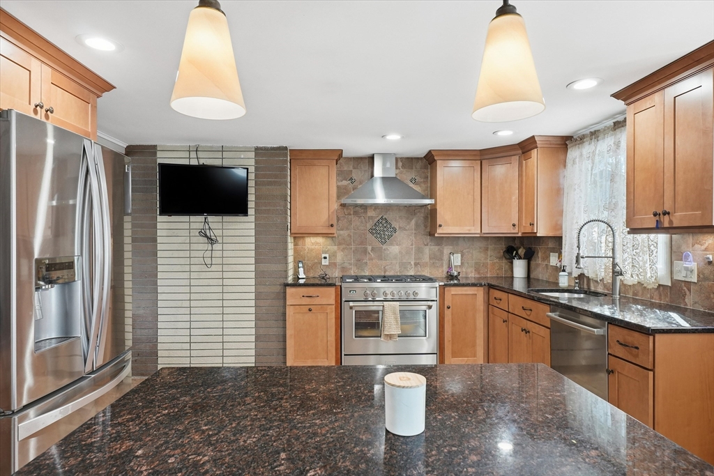 156 Central Street North Reading, MA 01864 - Photo 18 of 40