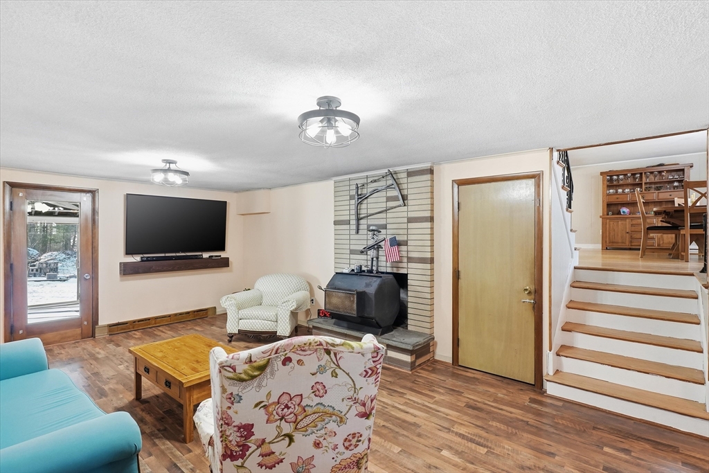 156 Central Street North Reading, MA 01864 - Photo 5 of 40