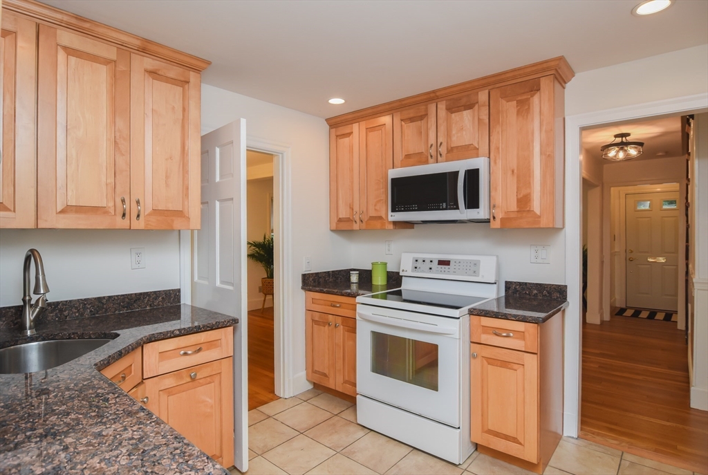 24 Bellevue Road Stoneham, MA 02180 - Photo 11 of 40