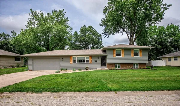 $369,500 | 311 East Jackson Avenue, Garnett, KS 66032