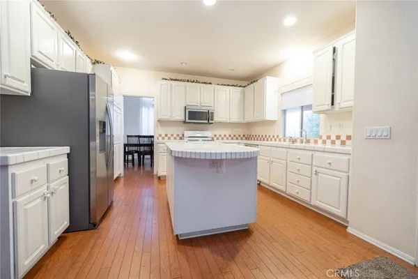 $3,495 | 3655 Shandin Drive, San Bernardino, CA 92407