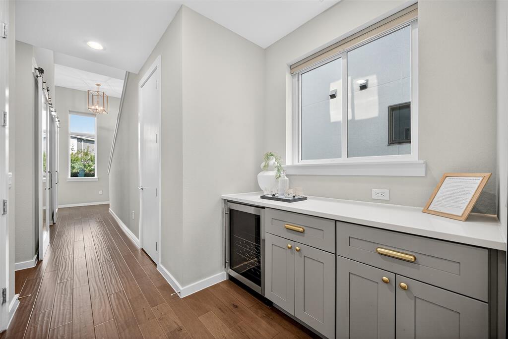 5333 Anita Street Dallas, TX 75206 - Photo 15 of 30 a spacious bathroom with a sink mirror and