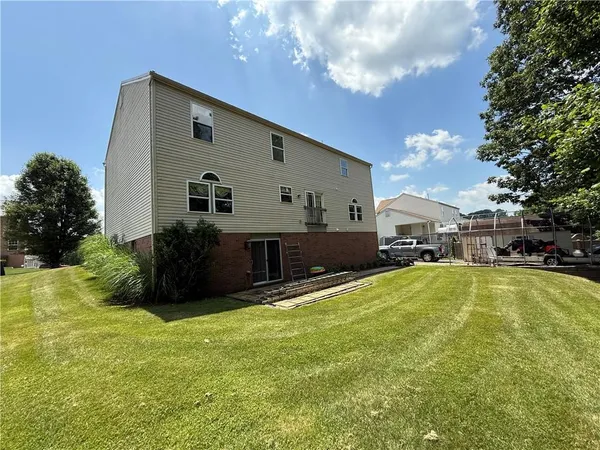 $470,000 | 440 Chapeldale Drive, Apollo, PA 15613