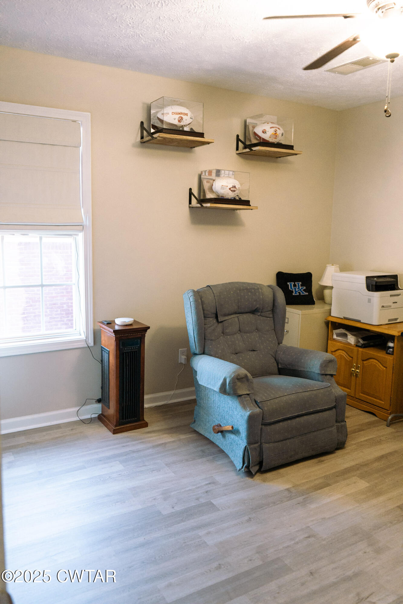 15 Battery Cove Jackson, TN 38305 - Photo 11 of 25 a living room with furniture and a window