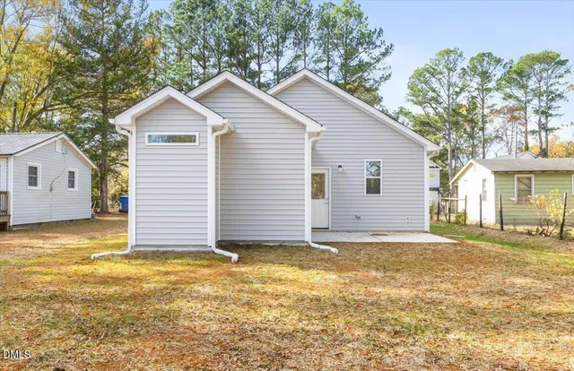 a view of a house with a yard and garage