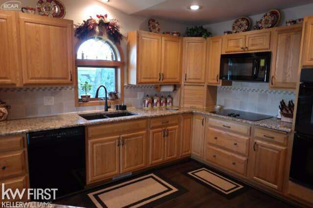 10169 Carmer Road Fenton, MI 48430 - Photo 8 of 49 21202203-7.JPG