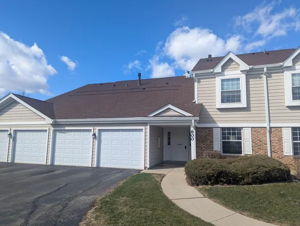 $2,150 | 600 Eastview Court, Unit X1, Schaumburg, IL 60194