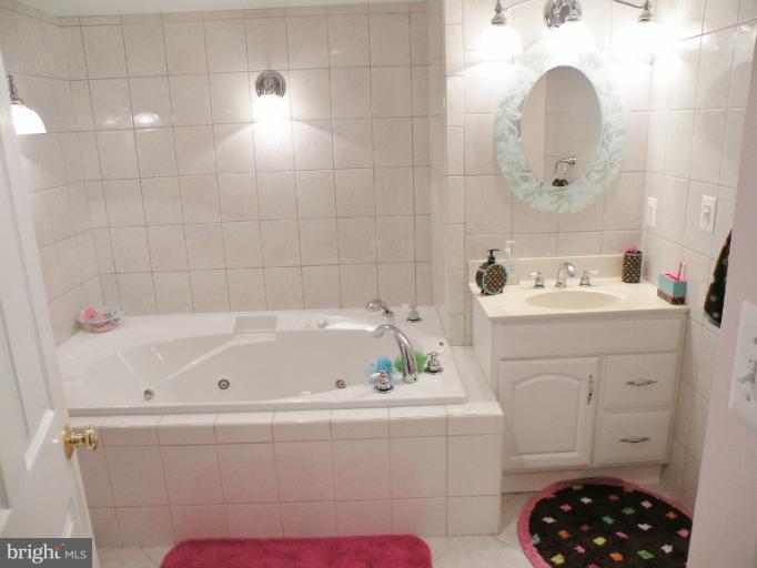 660 Powhatan Beach Road Pasadena, MD 21122 - Photo 4 of 29 Bath