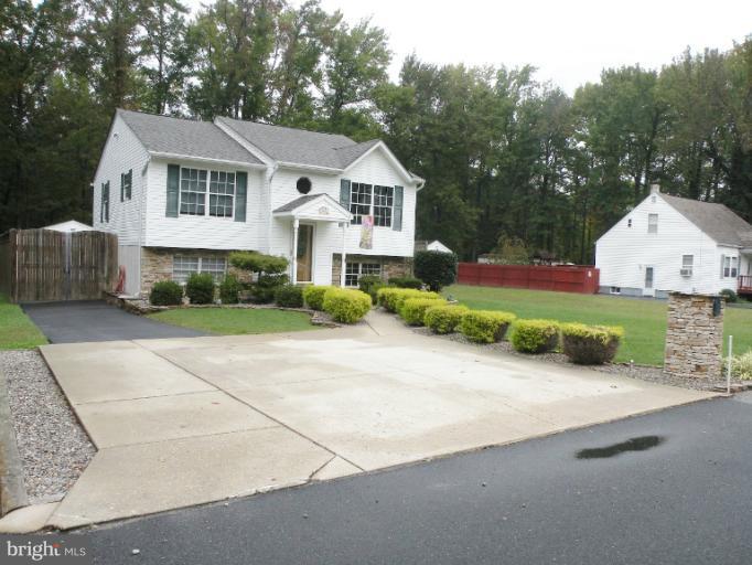 660 Powhatan Beach Road Pasadena, MD 21122 - Photo 7 of 29 Exterior (Front)