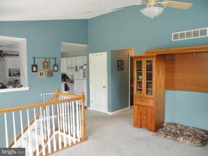 660 Powhatan Beach Road Pasadena, MD 21122 - Photo 10 of 29 Family Room