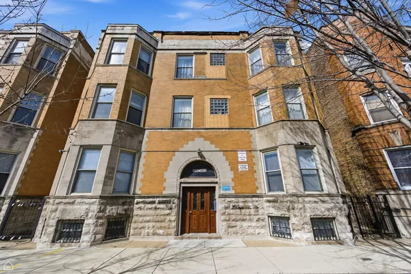 $214,900 | 4852 South Prairie Avenue, Unit 2B, Chicago, IL 60615
